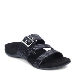 NWT Vionic Skylar Snake Embossed Sandal Black